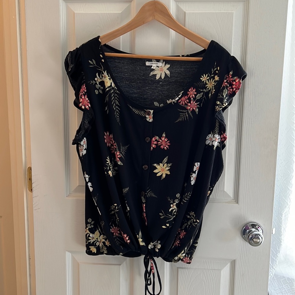 Maurice’s Black Floral Shortsleeved Top